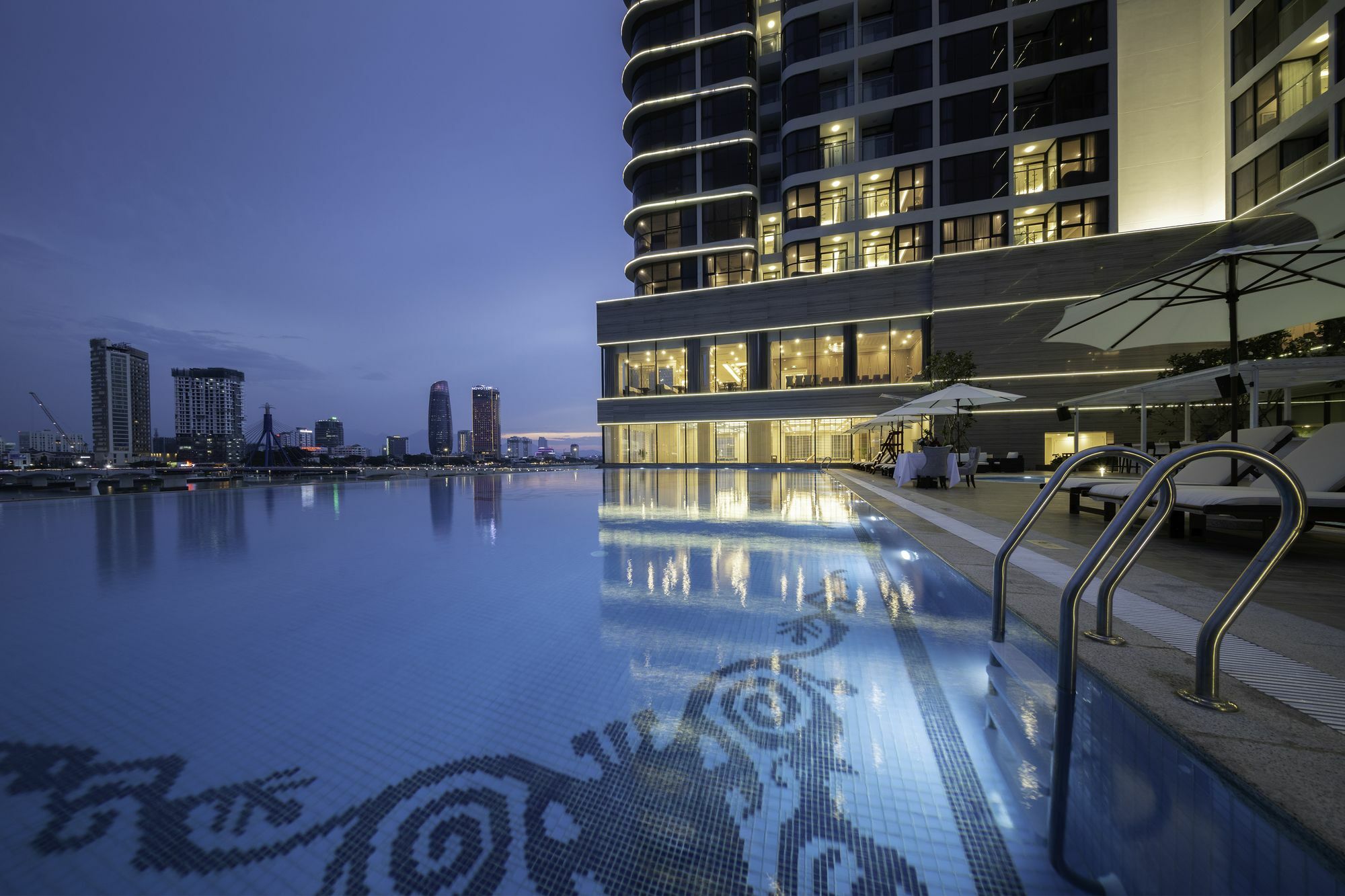 Melia Vinpearl Danang Riverfront Exterior foto