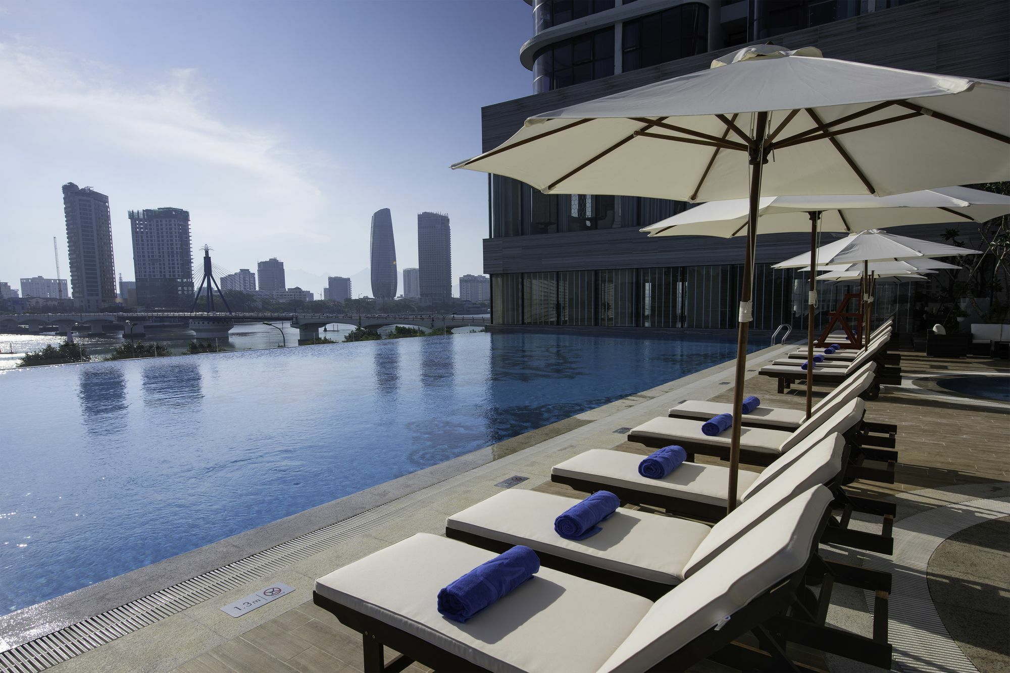 Melia Vinpearl Danang Riverfront Exterior foto